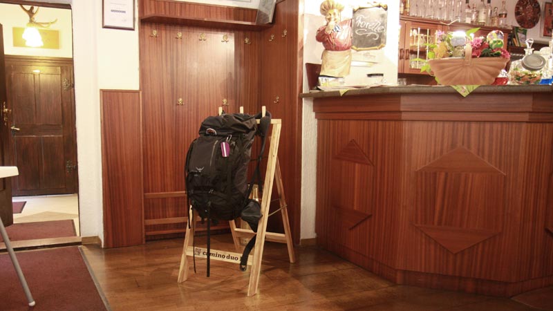 Rucksackparker im Biergarten