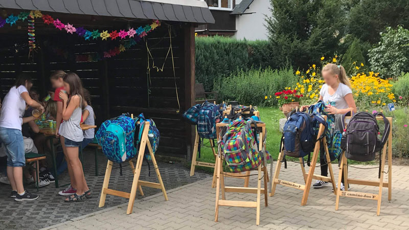 Rucksackparker im Biergarten